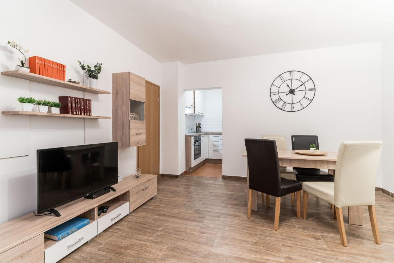 Visic's Place Apartman *