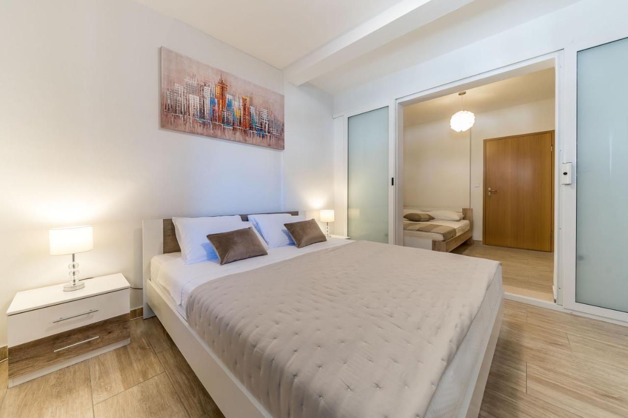 Visic's Place Apartman *