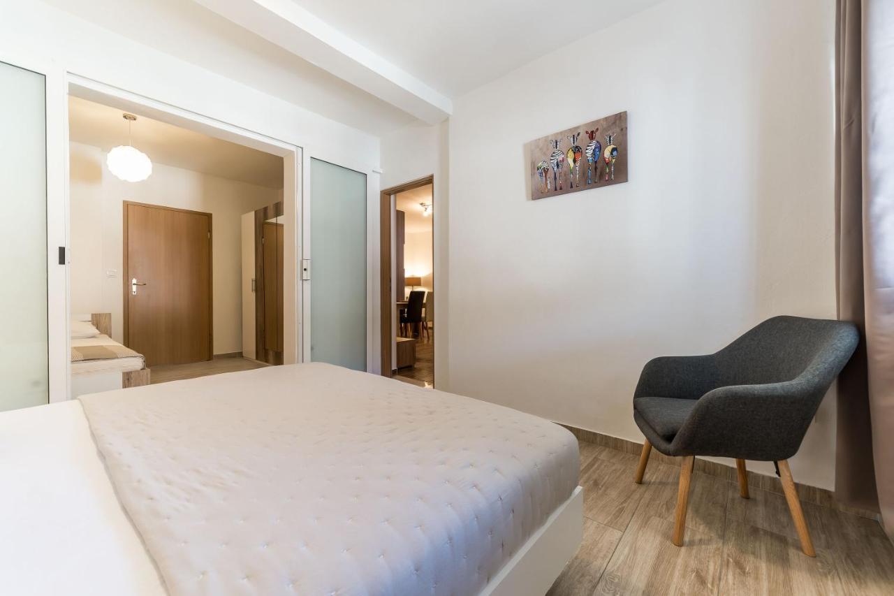 Visic's Place Apartman *